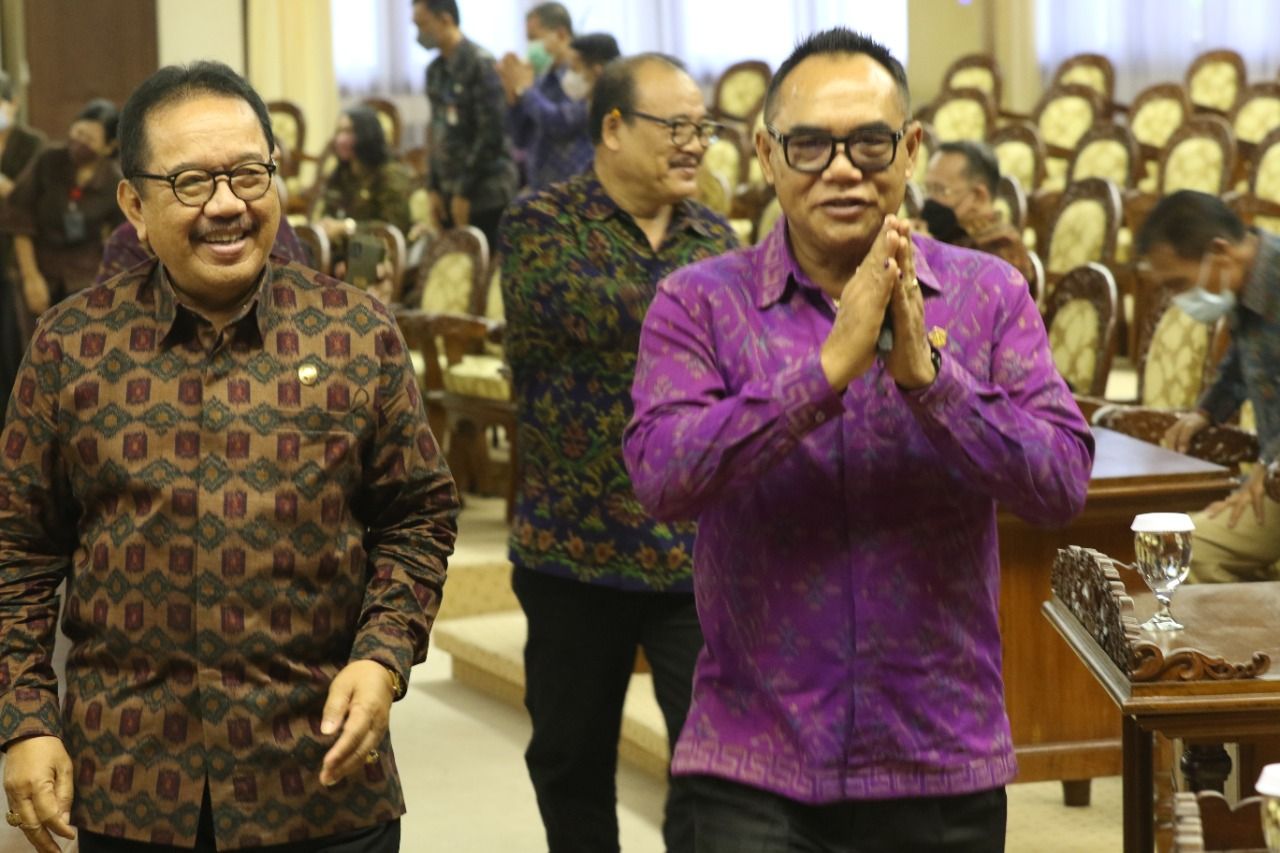 podiumnews.com-Ketua DPRD Bali Tanggapi Positif Rencana Terminal LNG Mandiri 